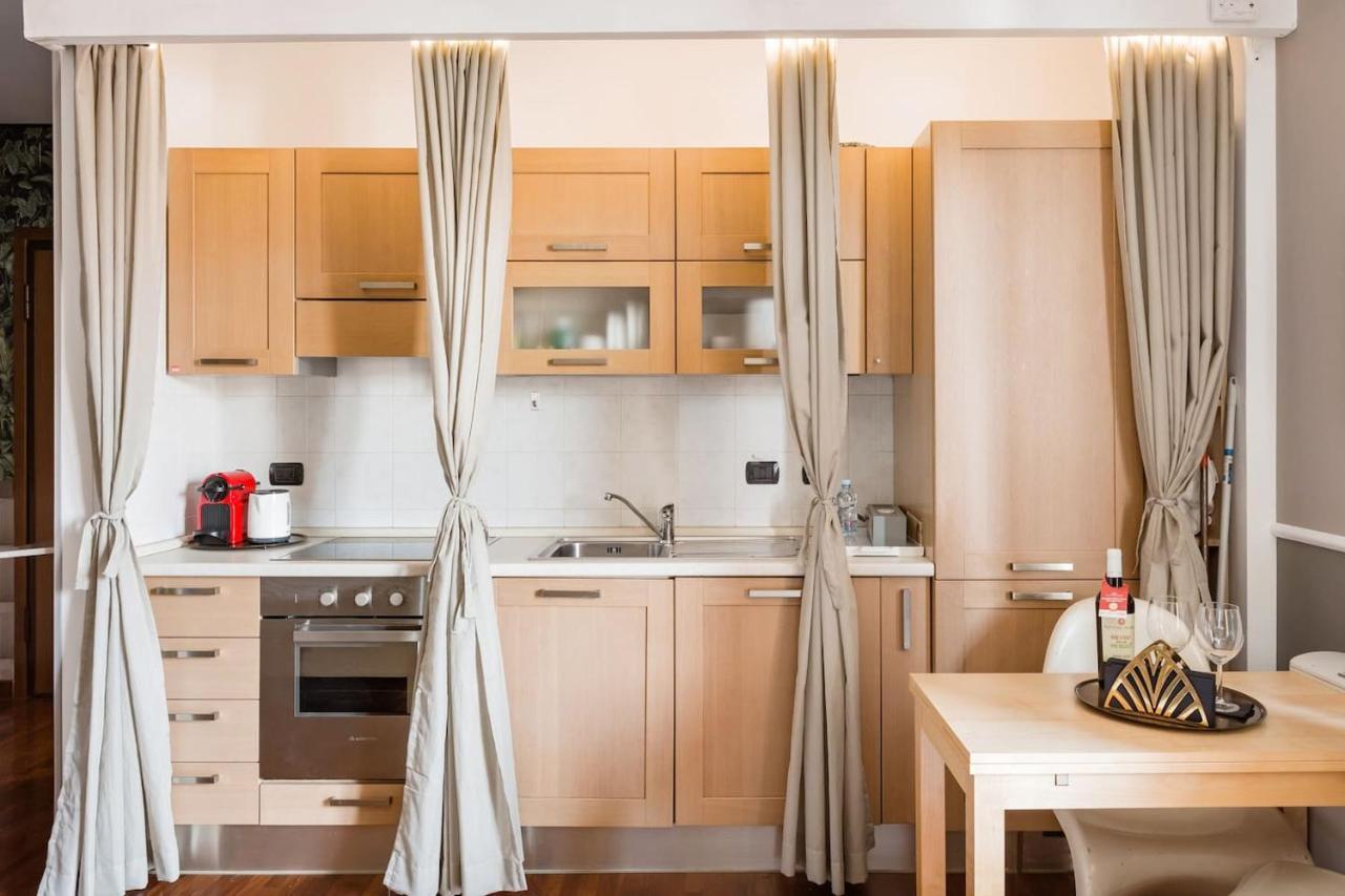 Golden Suite Apartment & Day Use Милан Экстерьер фото