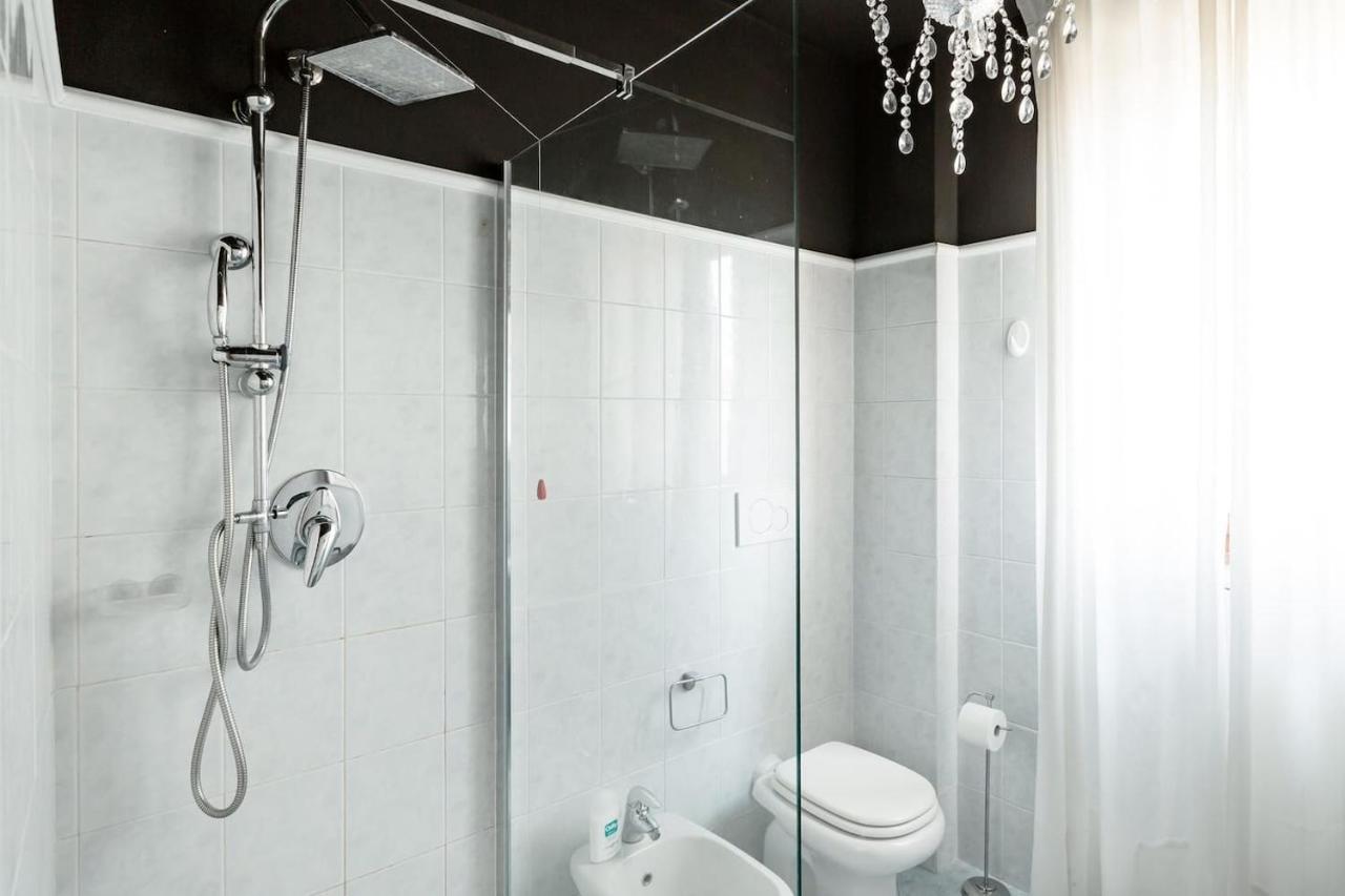 Golden Suite Apartment & Day Use Милан Экстерьер фото